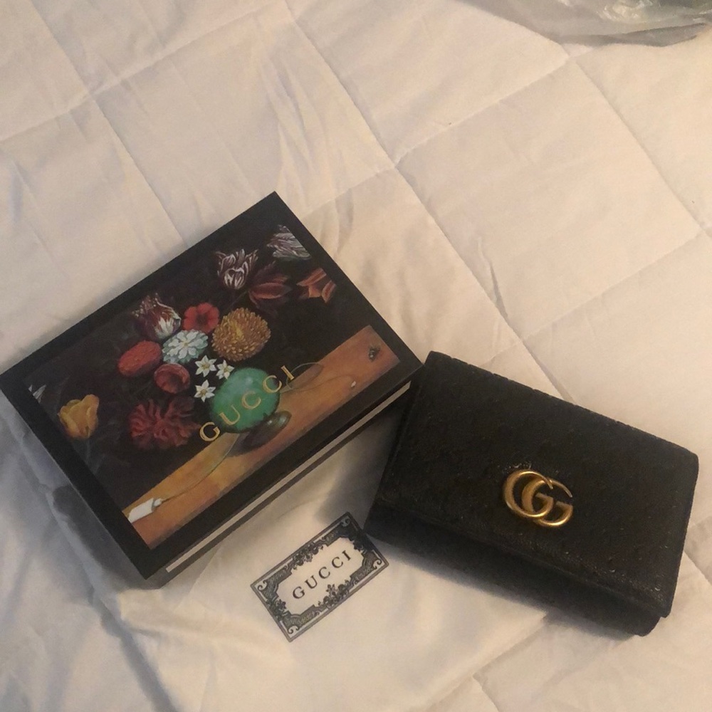 Black Gucci cross body bag